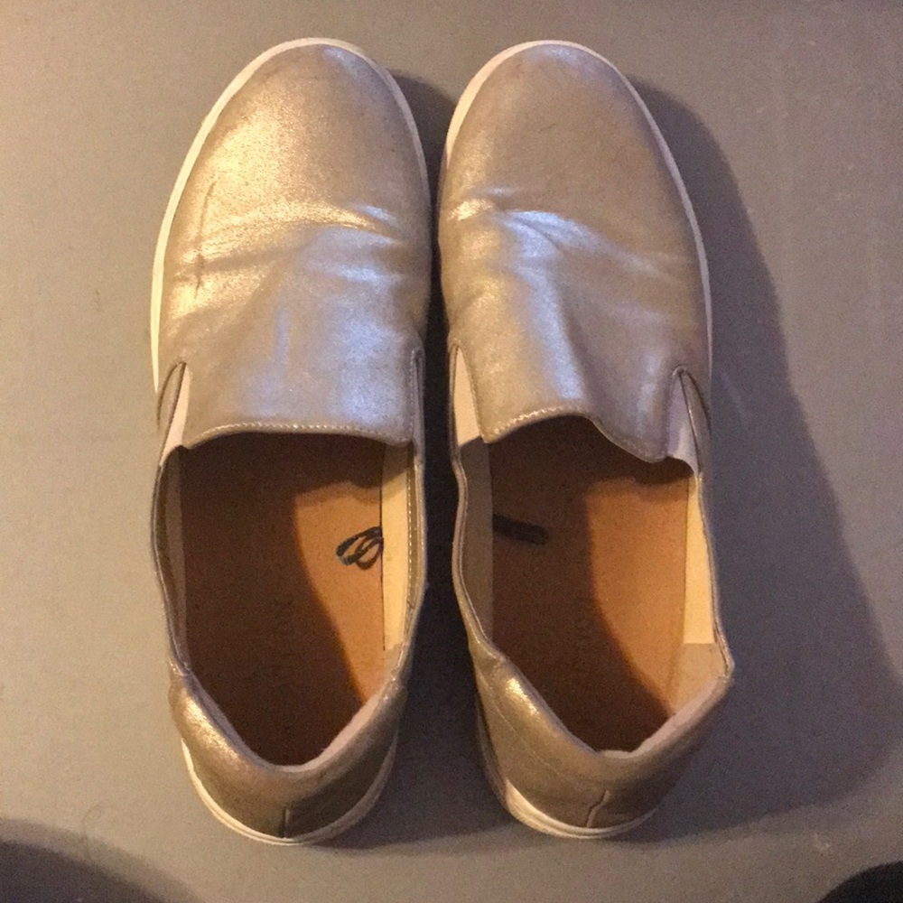 Kenneth Cole slide ons